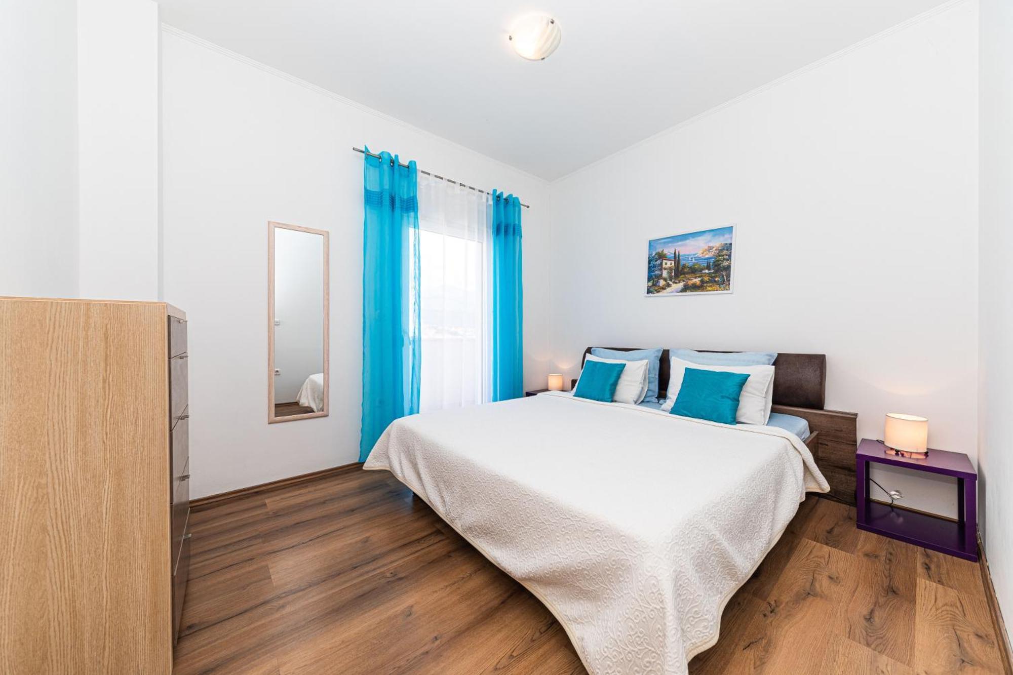 Tina Apartment Split